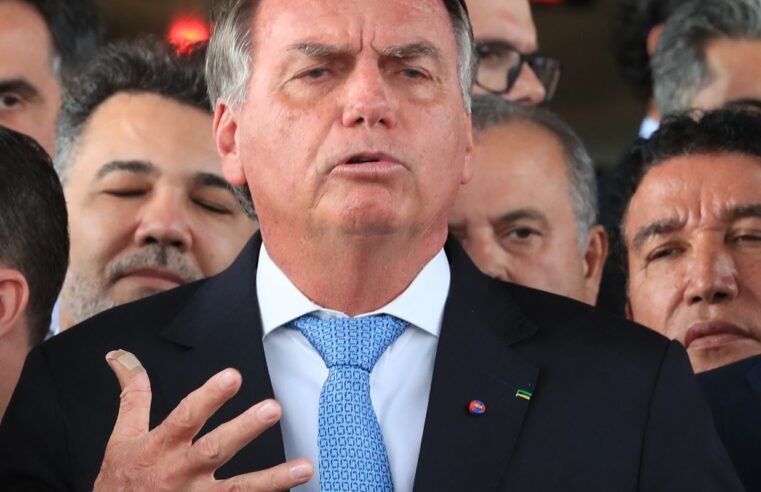 Termina cirurgia de Bolsonaro para bloquear nervo diafragma