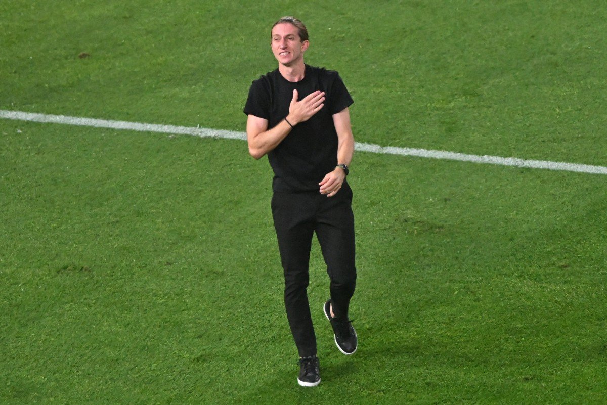 Vamos tentar ganhar para fazer história, diz Filipe Luís sobre final com PSG