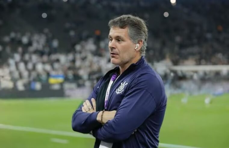 Vice do Corinthians pede desculpas após discussão com torcedores e relata perda familiar