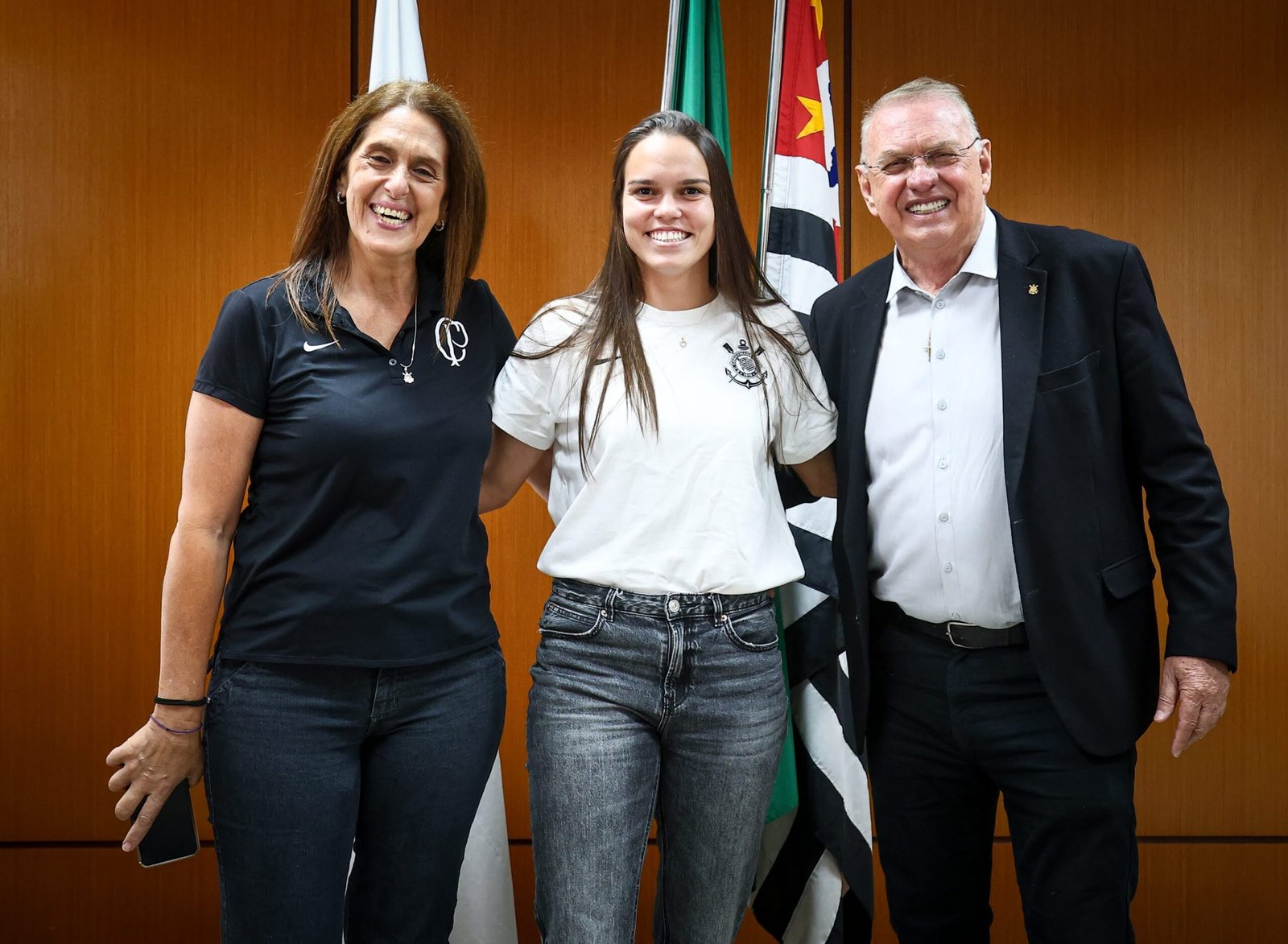 Ana Vitória retorna ao Corinthians após sete anos na Europa