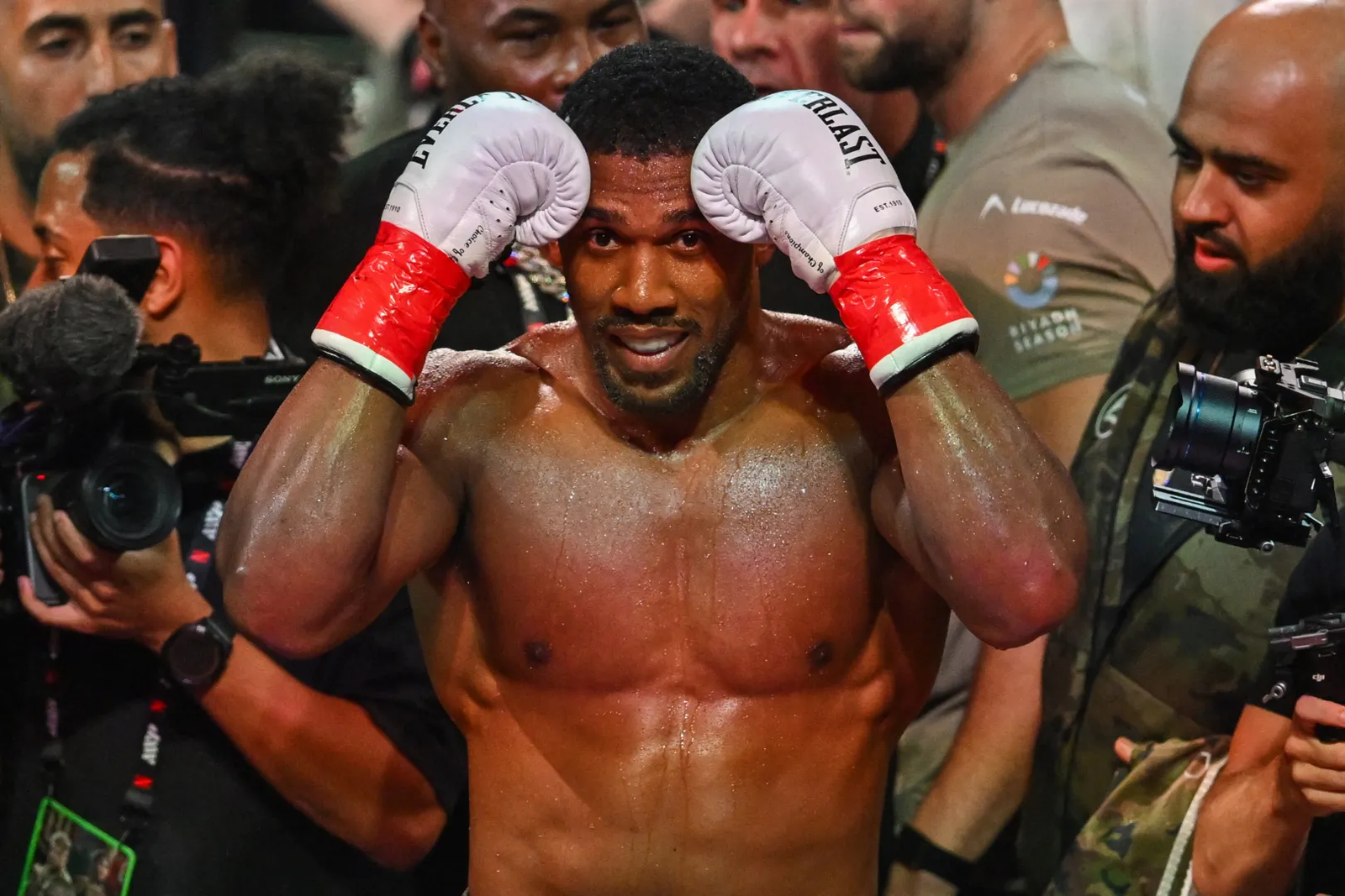 Anthony Joshua faz 1ª manifestação pública após acidente na Nigéria: ‘Guardião dos meus irmãos’