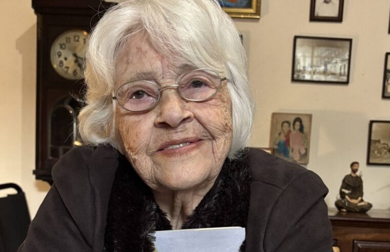 Após queda e fraturas, escritora Adélia Prado tem melhora de saúde