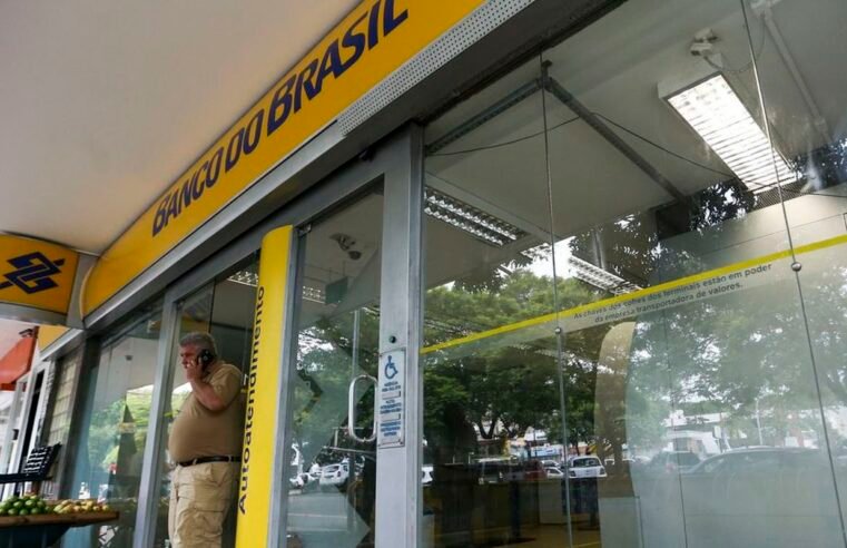 Bancos voltam a funcionar normalmente nesta sexta-feira