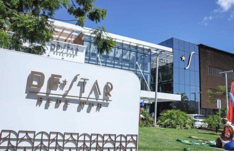 Bolsonaro recebe alta hospitalar e volta a cumprir pena na PF