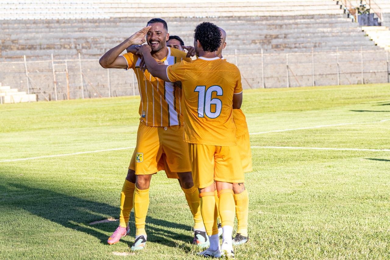 Brasiliense goleia Brasília na estreia do Candangão