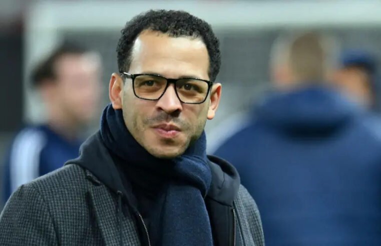 Chelsea anuncia Liam Rosenior, ex-Strasburg, como novo técnico para o lugar de Enzo Maresca