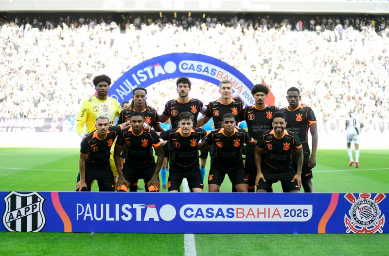 Com gols de zagueiros, Corinthians vence Ponte Preta por 3 a 0 na estreia do Paulista