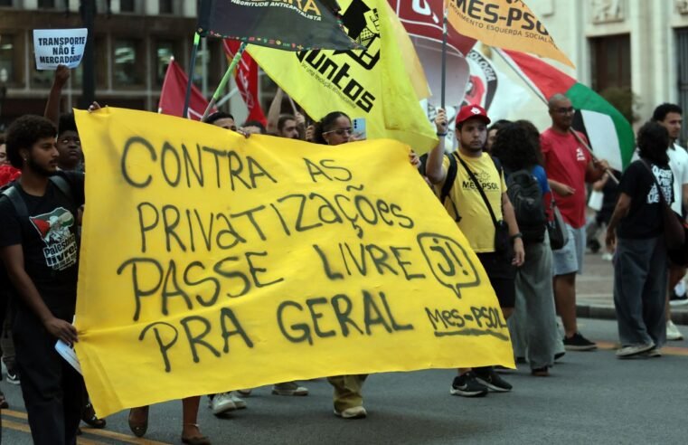 Estudantes protestam contra aumento da tarifa de ônibus em São Paulo