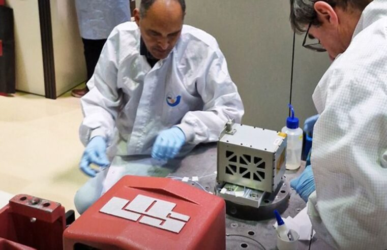 Foguete que levava satélites brasileiros some após lançamento na Índia