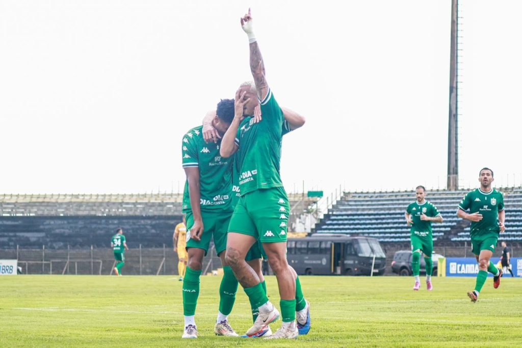 Gama vence Brasiliense e assegura liderança no Candangão