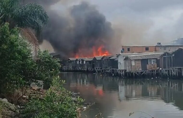 Incêndio destrói sete barracos no Dique da Vila Gilda, em Santos