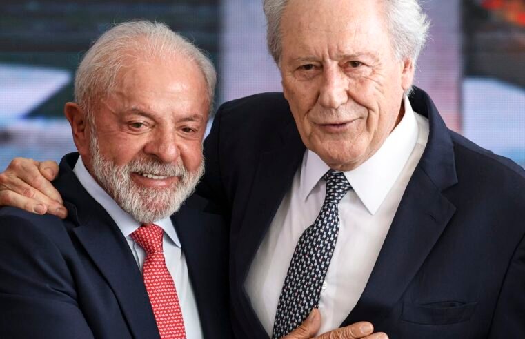 Lewandowski entrega carta de demissão do Ministério da Justiça a Lula