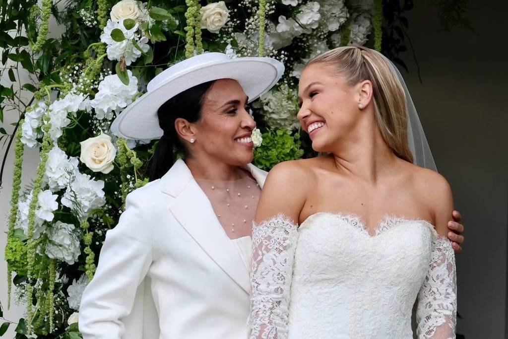Marta se casa com ex-jogadora americana Carrie Lawrence