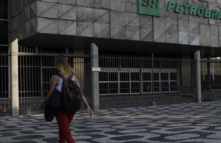 Petrobras confirma vazamento de fluido de perfuração a 175 km do AP