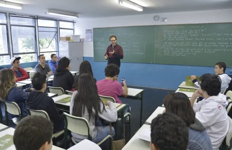 Piso do magistério tem reajuste de 5,4% e vai a R$ 5,1 mil em 2026