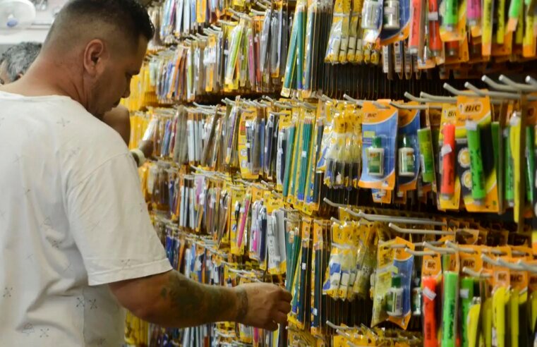 Preço de material escolar pode variar até 276% nas papelarias de SP
