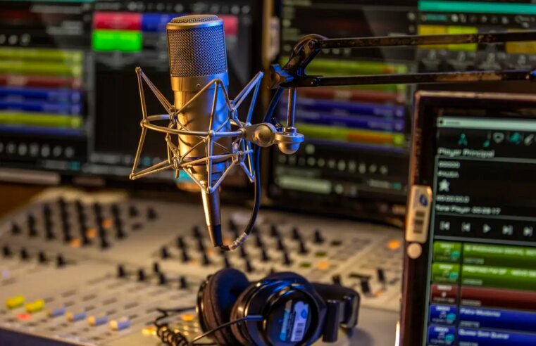 Rádio MEC e Nacional têm crescimento histórico de audiência em 2025