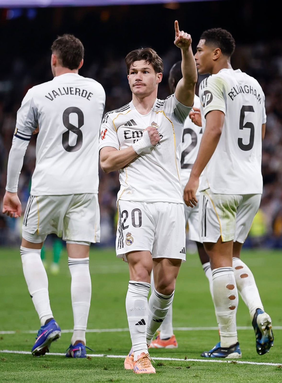 Real Madrid goleia Bétis com hat-trick perfeito de concorrente de Endrick