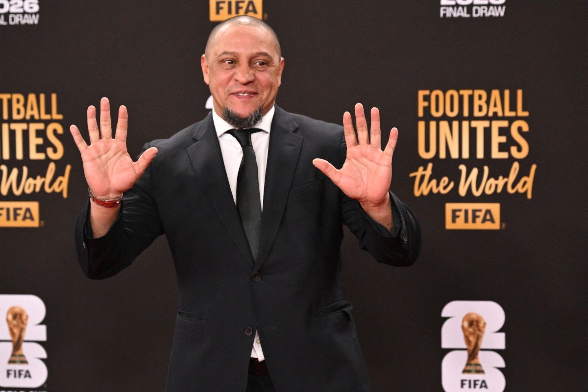 Roberto Carlos tem evolução satisfatória após cirurgia, diz boletim