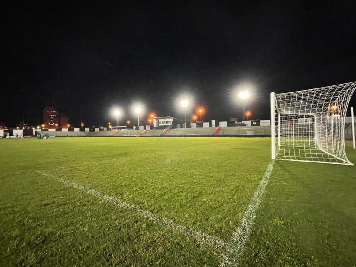 Torcida organizada do Ceilândia lança campanha por jogos noturnos no Abadião