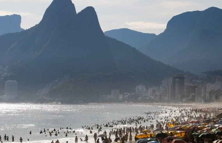 Turismo brasileiro tem faturamento recorde de R$ 185 bi em 2025