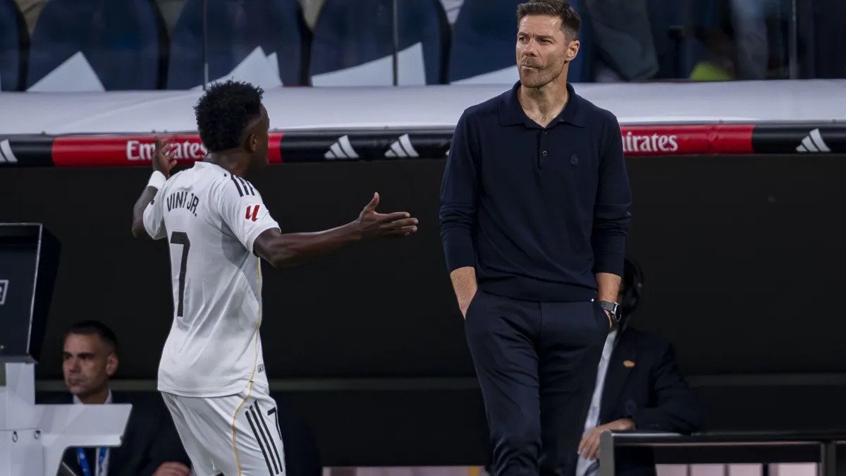 Vinicius Júnior é ausência em mensagem de despedida para Xabi Alonso no Real Madrid