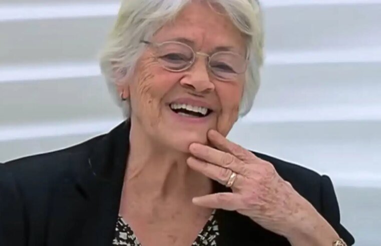 Adélia Prado recebe alta hospitalar e está em casa