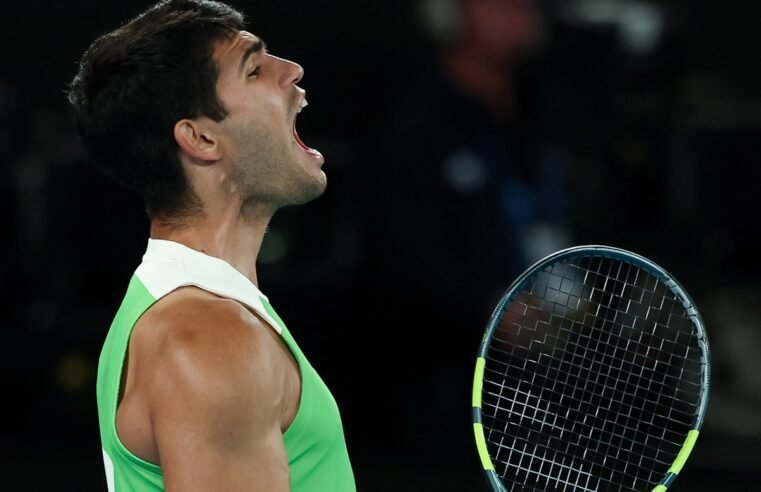 Alcaraz vence Djokovic e se torna o mais jovem da história a ganhar todos os Grand Slams