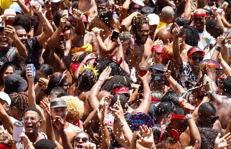 Bailes da Cinelândia transformam o centro do Rio com shows ao vivo