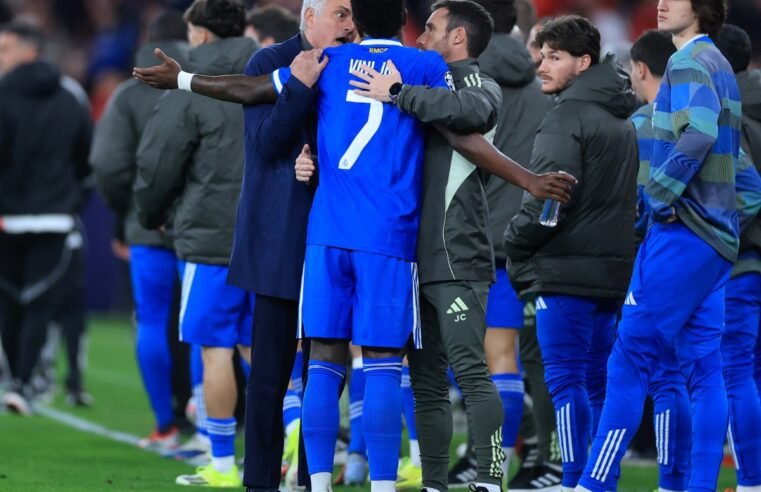 Benfica e Mourinho viram alvo de críticas por reação à acusação de Vinicius Junior