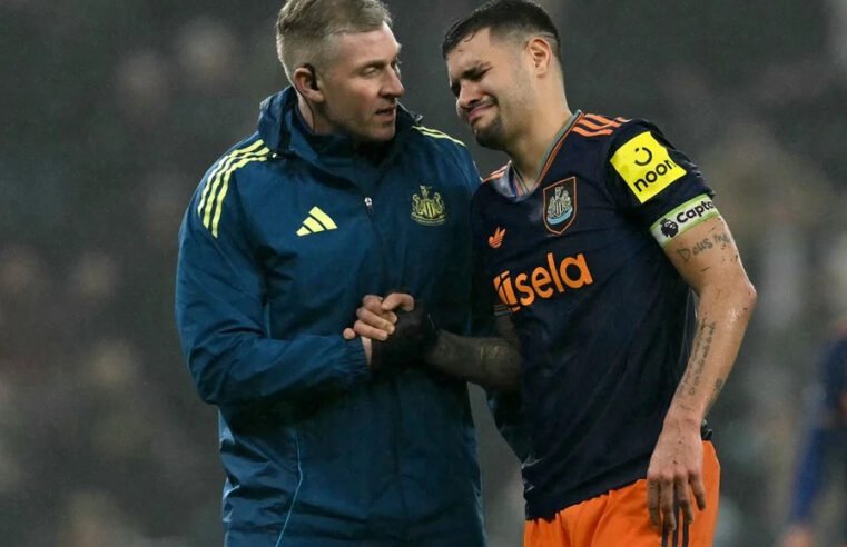 Bruno Guimarães sofre grave lesão e abre chance de Ancelotti testar novos volantes na seleção