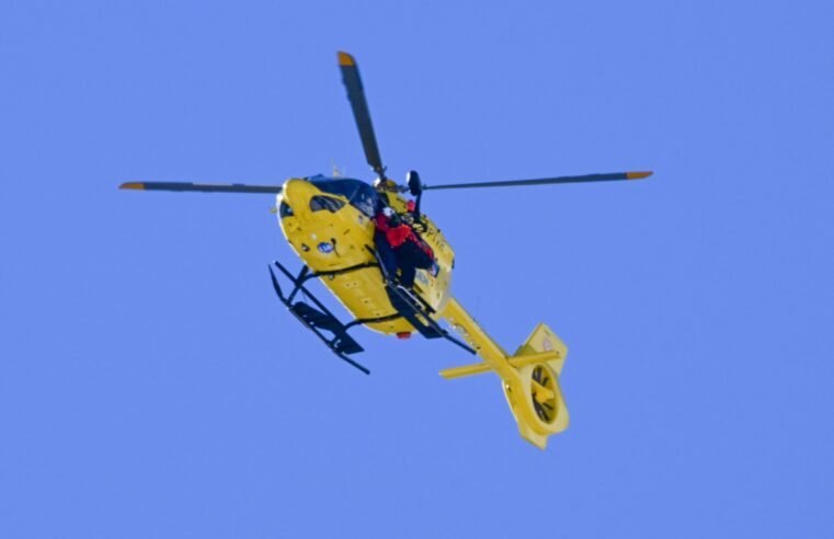 Campeã olímpica sofre queda grave no esqui e é resgatada por helicóptero