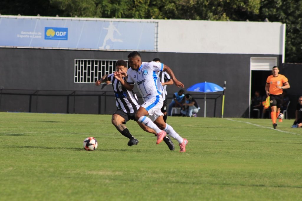 Capital vence Ceilândia por 3 a 0 no Abadião