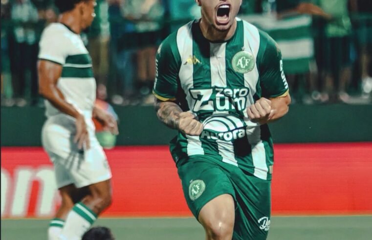 Chapecoense vira time dos minutos finais e se mantém invicta em volta à Série A