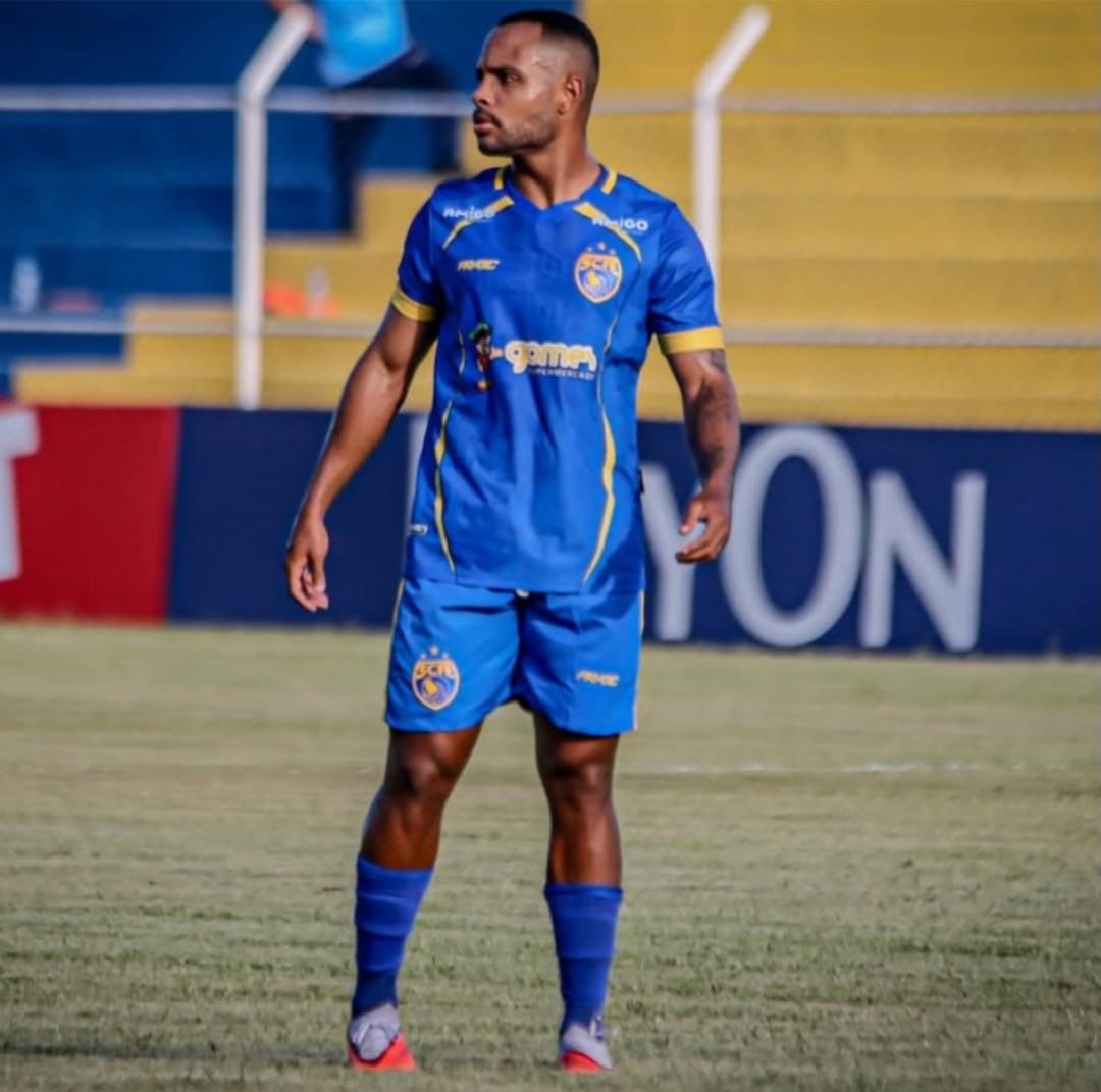 Clube atualiza quadro de saúde de volante que convulsionou contra Flamengo