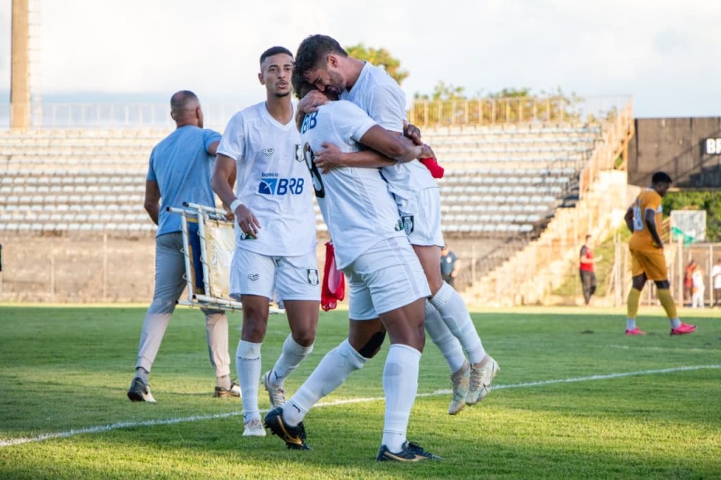 Com virada histórica, Ceilândia vence e elimina o Brasiliense do Candangão