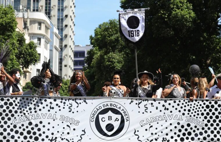 Cordão do Bola Preta celebra tradição de 107 carnavais no Rio