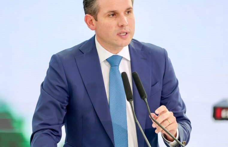 Fim da Escala 6×1 pode ser votado em maio, diz presidente da Câmara