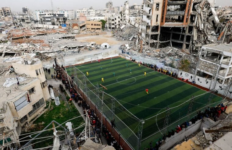 Futebol volta a campo de Gaza, em meio a perdas e ruínas da guerra