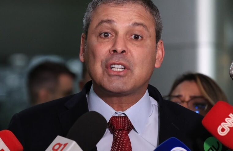 Governo deve enviar projeto para acabar com escala 6×1, diz líder