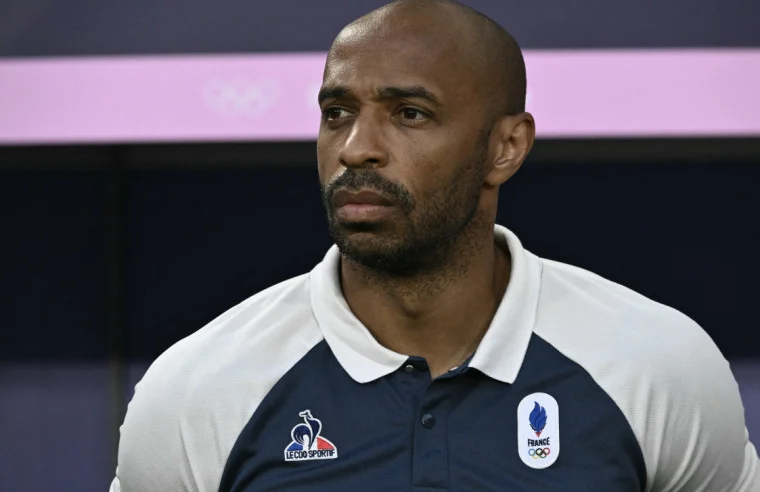 Henry se solidariza com ‘solitário’ Vini Jr. e ironiza rival: ‘Cobriu o nariz com resfriado?’