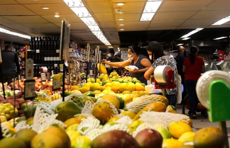 INPC de janeiro sobe 0,39% e acumula alta de 4,3% em 12 meses