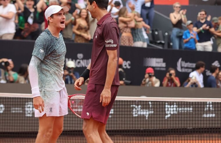 João Fonseca e Marcelo Melo garantem título de duplas do Rio Open