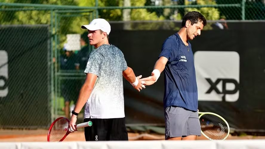 João Fonseca e Marcelo Melo vencem estreia no Rio Open de duplas