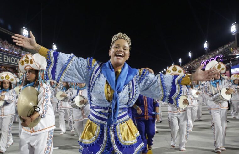 Laísa Lima é a primeira mulher mestra de bateria a passar na Sapucaí