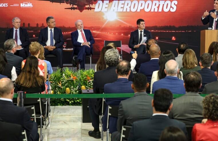 Ministro celebra anúncio de R$ 5,7 bi para ampliar aeroportos no país