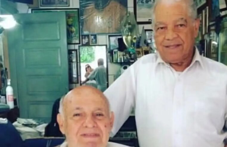 Morre Didi, barbeiro que criou o topete icônico de Pelé