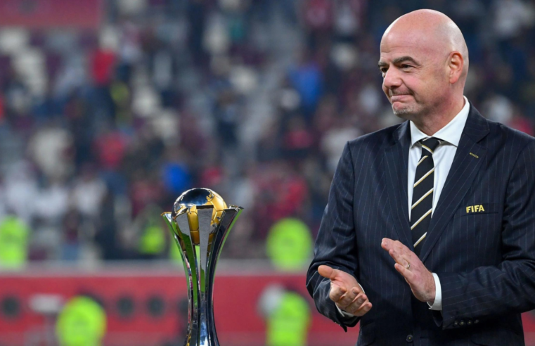 Presidente da Fifa avalia o fim da suspensão à Rússia e diz que Trump mereceu prêmio da paz