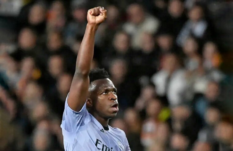 Presidente da LaLiga diz que Vini Jr. é ‘referência’ na luta contra o racismo