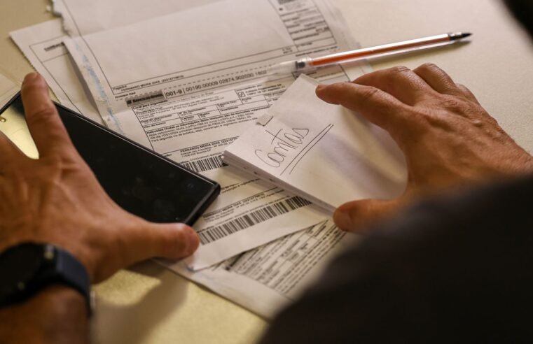 Salário mínimo de R$ 1.621 começa a ser pago nesta segunda